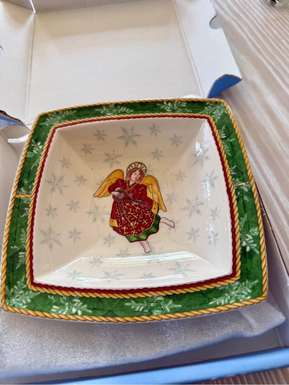 Wedgwood Winter Festival Sweet Dish
